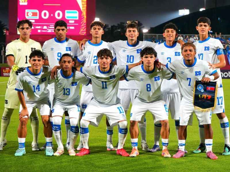 La Selecta Sub 17, el inicial para el partido debut ante Corea del Norte, en el Mundial de Qatar 2025. Foto: Cortesía Fesfut/LaSelecta