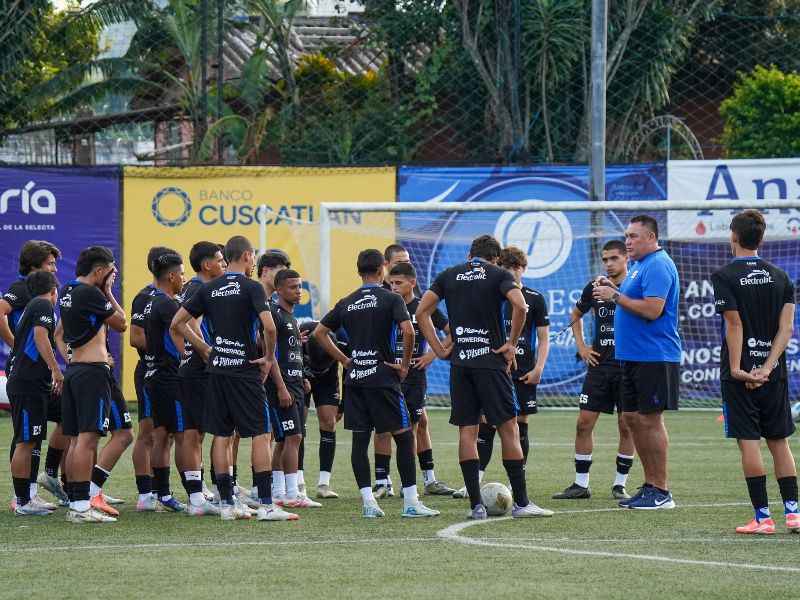 La Selecta Sub 20, en entreno con Dowson Prado. Foto: Cortesía Fesfut/LaSelecta
