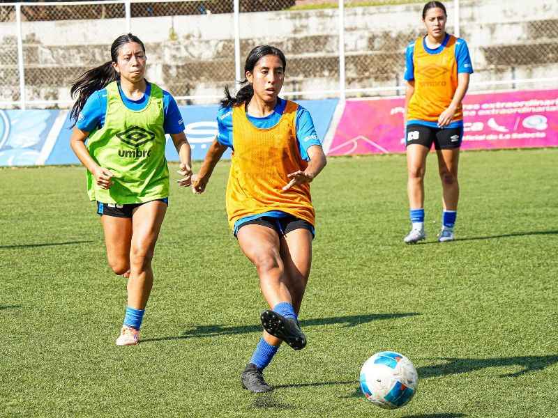Parte de uno de los entrenamientos de las juveniles U16, para el torneo regional. Foto: Cortesía Fesfut/LaSelecta