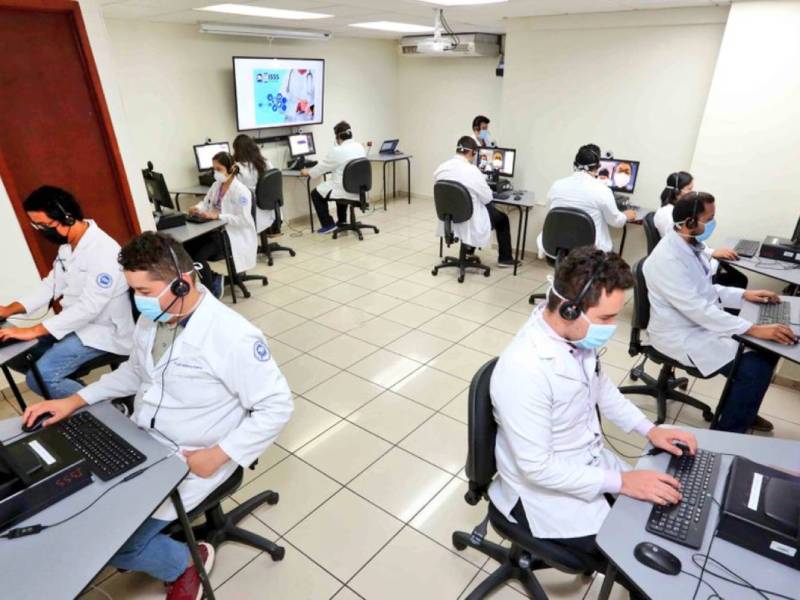 La aplicación Doctor SV asiste a la población a través de la consulta con médicos que son apoyados con IA. Foto EDH/Cortesía