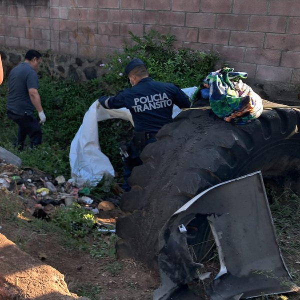 La conductora del microbús involucrado fue detenida por la Policía. Las víctimas se dirigían en bicicletas hacia un terreno para realizar trabajos agrícolas Fotos EDH Gerardo Orellana
