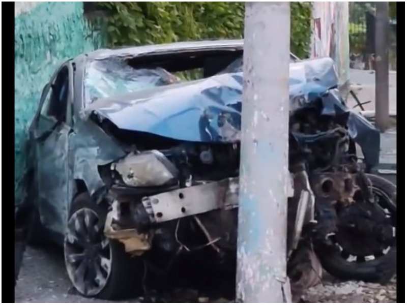 Así quedó el carro luego de sufrir el accidente en el Paseo General Escalón. Foto / Cortesía