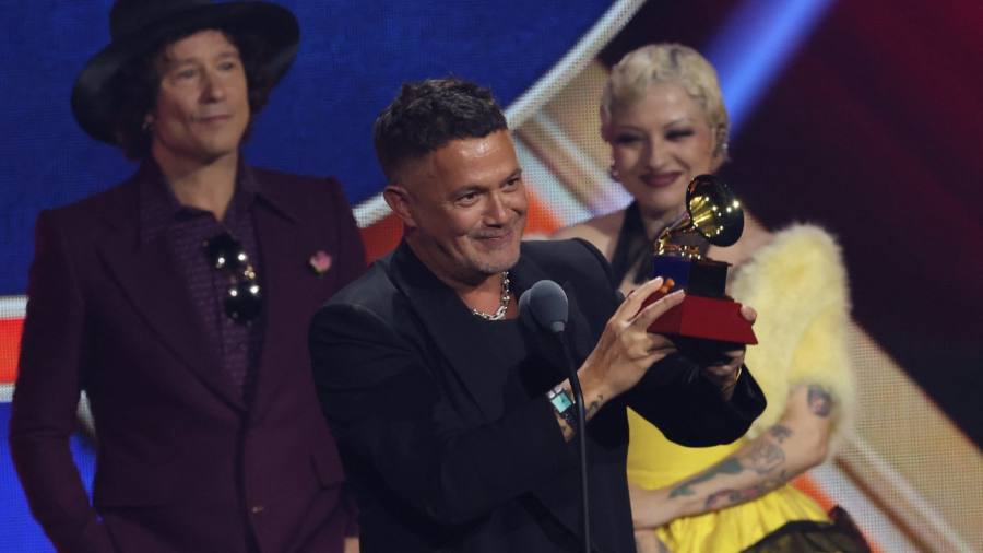 Alejandro Sanz da la sorpresa y gana el Latin Grammy a grabación del año. Foto: AFP