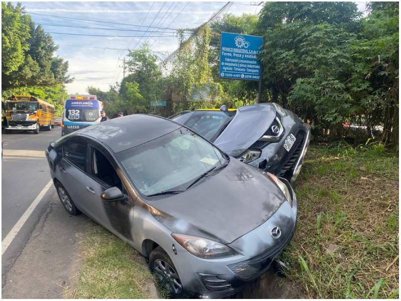 Así quedaron los vehículos tras el impacto. Foto / Cortesía PNC