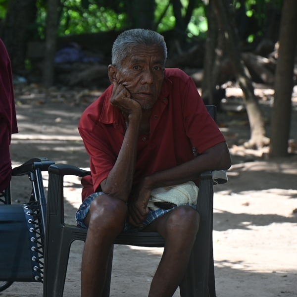 Ahuachapaneco desarrolló la Enfermedad Renal Crónica (ERC) hace más de una década, el mismo tiempo que tiene en tratamiento de hemodiálisis. Por más de 20 años trabajó en cañales, lugares donde, considera, pudo desarrollar la enfermedad debido a los químicos. Conozca su relato: Mi nombre es Santos Isidro Madrid Albarenga, tengo 66 años. Foto EDH Cristian Díaz