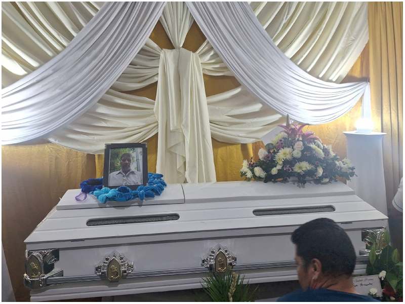 Vela del hombre que fue asesinado el lunes en San Pedro Perulapán. Foto / Cortesía