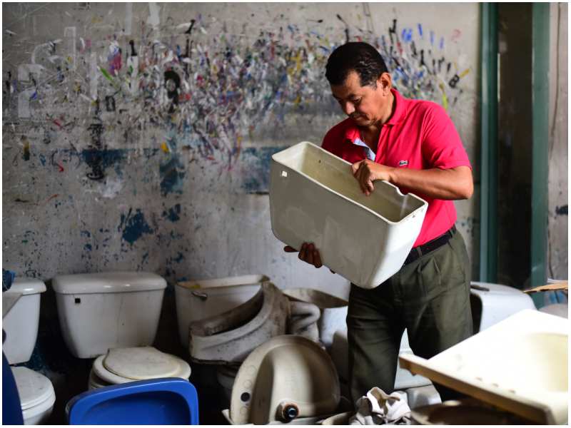 Los precios de los inodoros son accesibles. Foto EDH/ Emerson del Cid