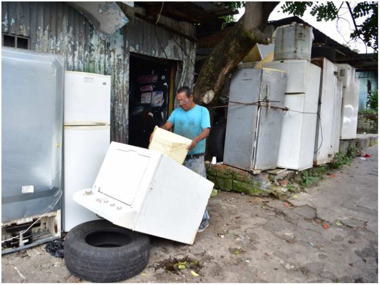 También repara lavadoras | Foto EDH/Miguel Lemus.