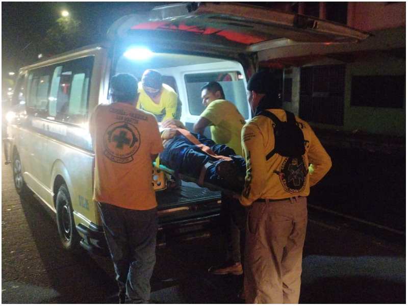 Socorristas atendiendo la emergencia. Foto / Cortesía Comandos.
