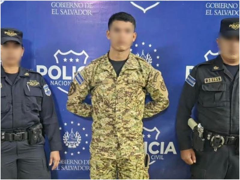 El soldado fue presentado por la PNC como sospechoso de causar por accidente la muerte de una mujer. Foto / Cortesía