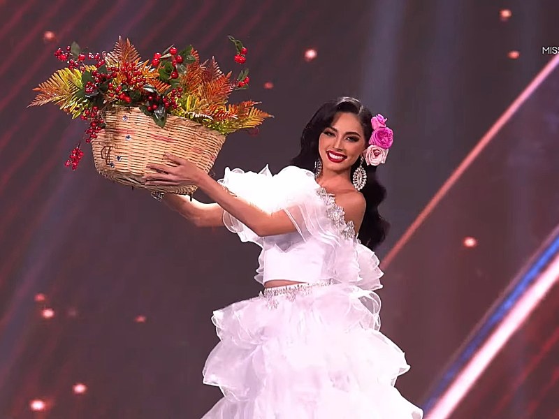 Traje típico de El Salvador en Miss Universo 2025.