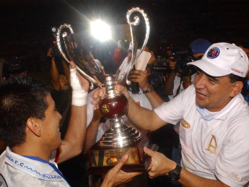 Alianza- Campeón- Firpo-2001