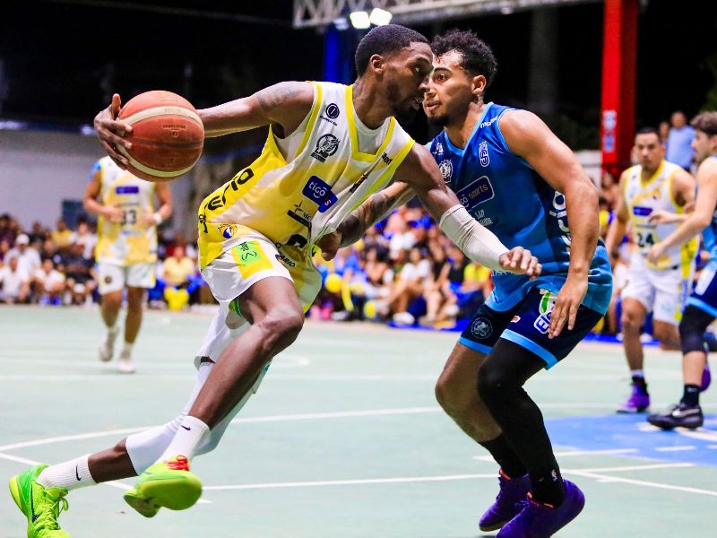 Acciones del quinto partido entre Lobos y San Salvador, disputado en Chalchuapa. Foto: Cortesía Indes