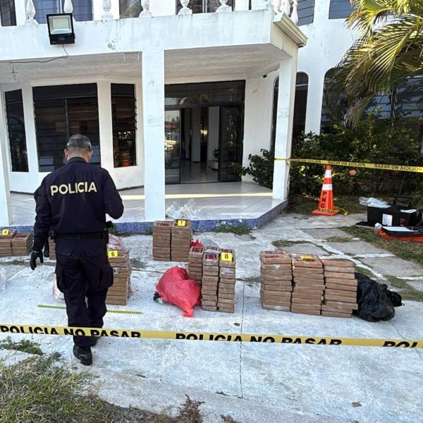 El procedimiento también dejó la captura de dos sujetos de nacionalidad salvadoreña. Foto EDH/Cortesía