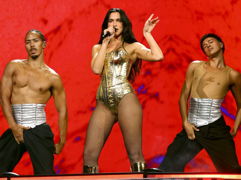 Dua Lipa se presenta en Nueva York