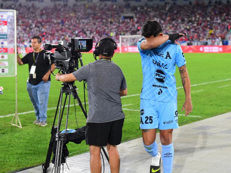 El portero Mario González, de Alianza, salió con una fractura. Foto: EDH Emerson del Cid