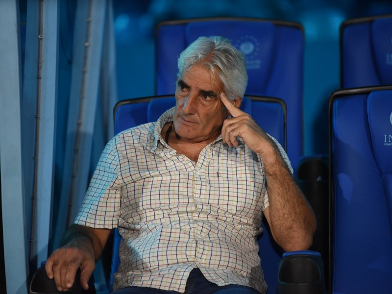 El DT de Alianza, Ernesto Corti, sigue con los albos. Acá, en la final ante Firpo. Foto: EDH Emerson del Cid