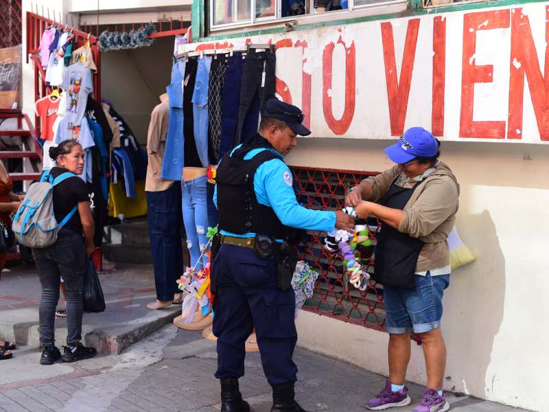 Acoso del Cuerpo de Agentes Metropolitano de San Salvador CAM a vendedores ambulantes del Centro Histórico.