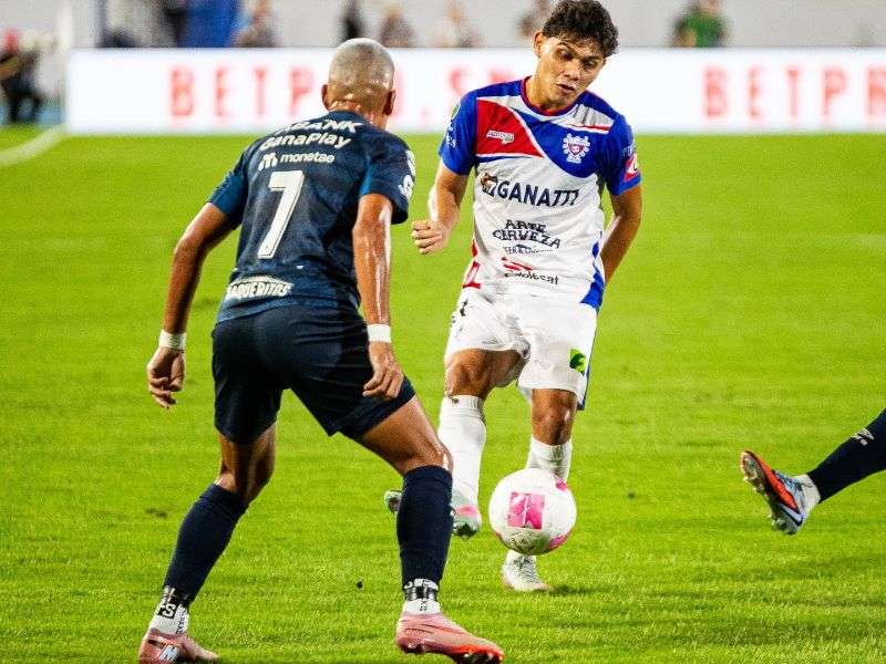 El volante de Firpo, Elías Gumero, en la final ante Alianza. Foto: Cortesía Primera División