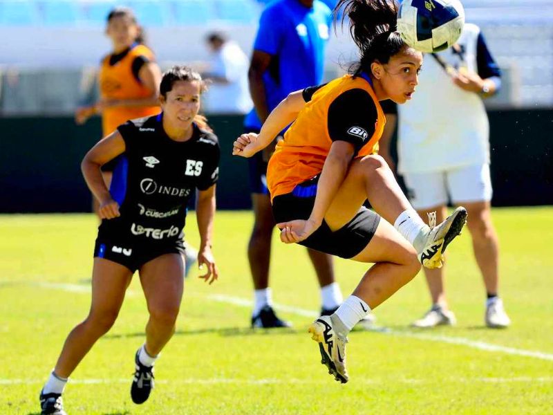 La seleccionada Samaria Gómez, en un entreno. Foto: Cortesía Fesfut/LaSelecta