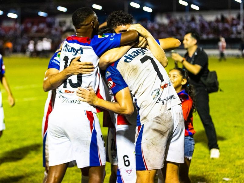 Los pamperos, felices por la clasificación a la final del Apertura 2025. Foto: Cortesía L.Á. Firpo