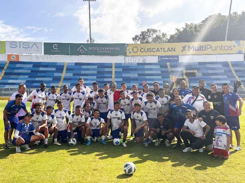 L.Á. Firpo, en uno de sus entrenos en el estadio Cuscatlán. Foto: Cortesía L.Á. Firpo