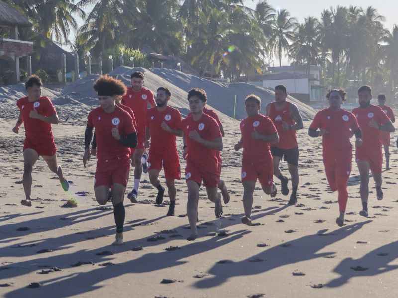 El entrenamiento de CD Hércules, en la playa, para el Clausura 2026. Foto: Cortesía CD Hércules