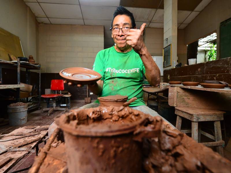 LM-Artesano Platos- Barro-Roberto- Alumnos- Enseñanza