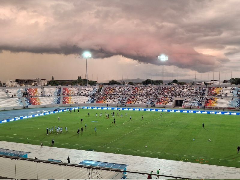 Estadio "Mágico" González, sede de la final del Apertura 2025. Acá, en las semifinales entre Alianza vs. Cacahuatique. Foto: EDH Varinia Escalante