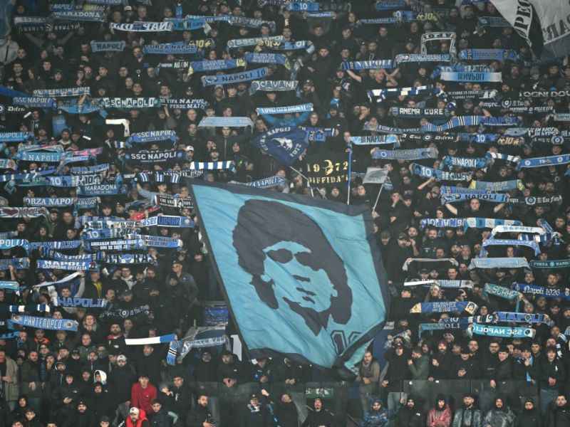Mosaico de Diego Maradona, en el estadio del Nápoles. Foto: EDH AFP