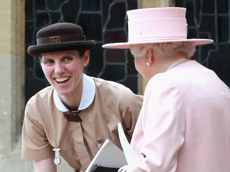 La niñera española de los hijos de los príncipes de Gales es galardonada por el rey. Foto AFP