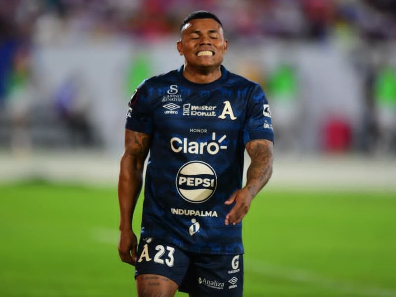 El volante de Alianza, Michell Mercado, lamenta el juego ante Firpo, en la final. Foto: EDH Emerson del Cid