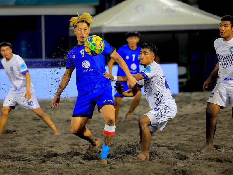 Los equipos masculinos de Barra de Santiago vs. Universidad San Carlos, de Guatemala. Foto: Cortesía Indes