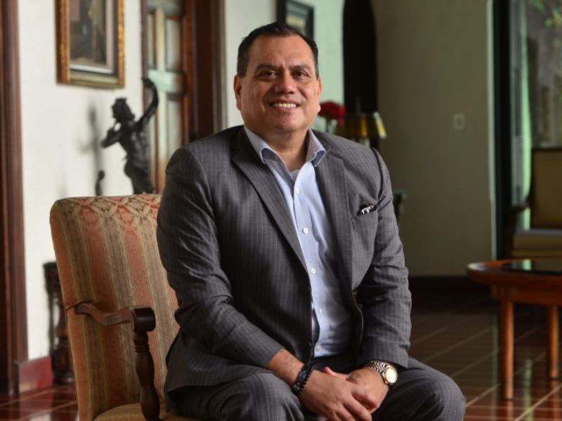 Productor y CEO Elías Axume