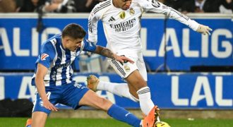Partido Real Madrid vs. Alavés. En acción, Mbappé (d.), con el balón. Foto: EDH AFP