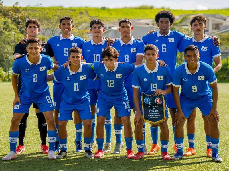 La Selección Sub 19, en el partido ante Costa Rica, por Uncaf. Foto: EDH Cortesía Fesfut/LaSelecta