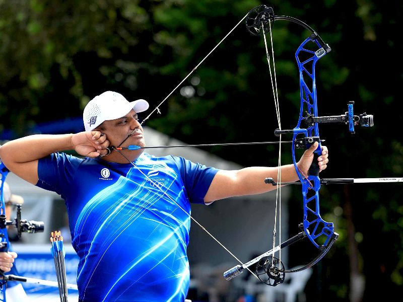 El arquero del compuesto, Roberto Hernández, concentrado en la línea de tiro, durante los pasados Juegos C.A. de Guatemala 2025. Foto: Cortesía Indes