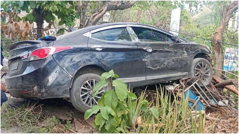 Así quedó el carro del acusado luego de arrollar a una niña de cinco años. Foto / Cortesía