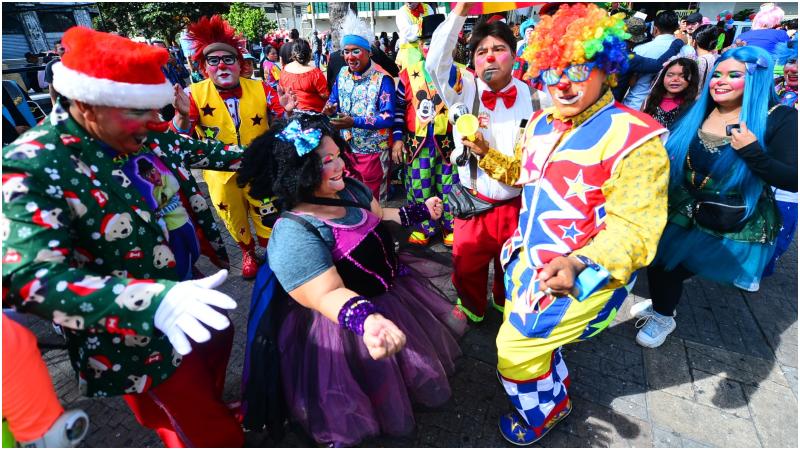 Los payasitos se congregaron en la plaza San José. Foto EDH / Lissette Monterrosa
