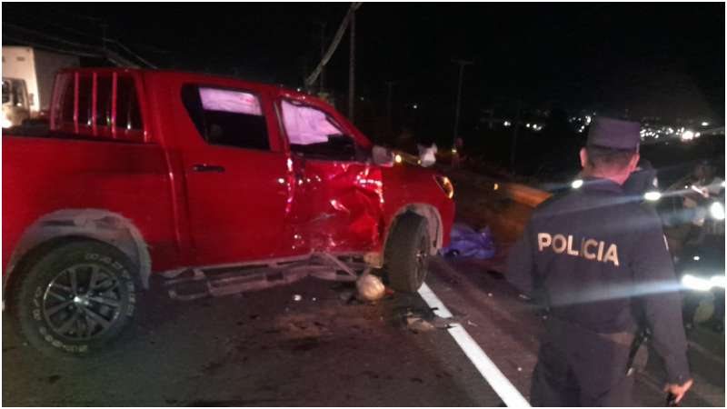 Escena del accidente de tránsito en el que murió una embarazada. Foto / Cortesía