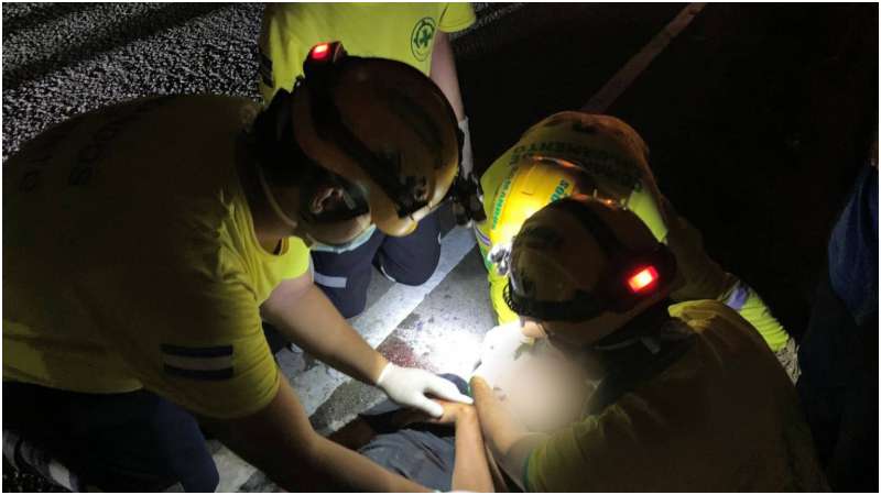 La víctima presentaba golpes en la cabeza. Foto / Cortesía Comandos de Salvamento