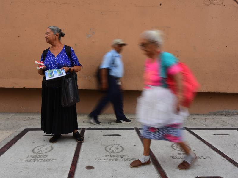 Adultos- Mayores- Trabajos- Informal