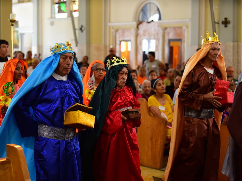 Adultos mayores representaron a Melchor, Gaspar y Baltazar | Foto EDH/ Emerson Del Cid