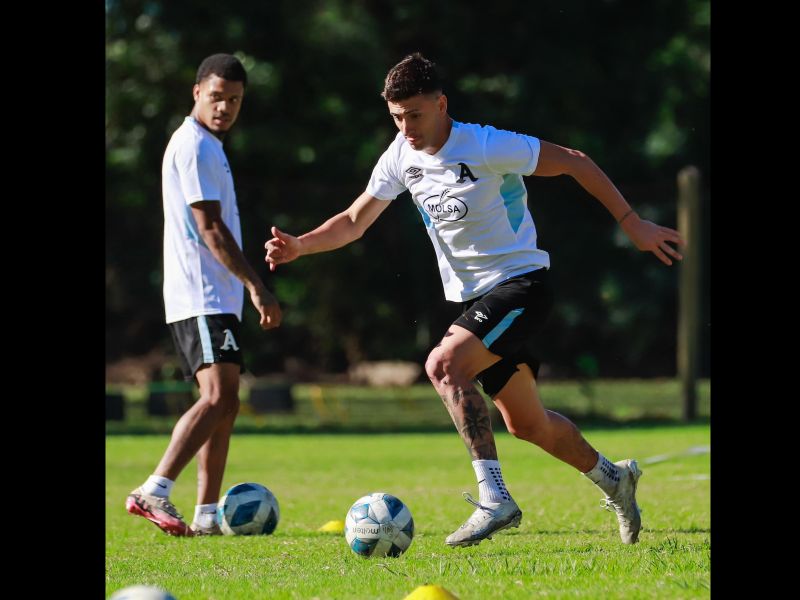 El refuerzo argentino Matías Steib, en una práctica de los albos en pretemporada. Foto: Cortesía Alianza FC
