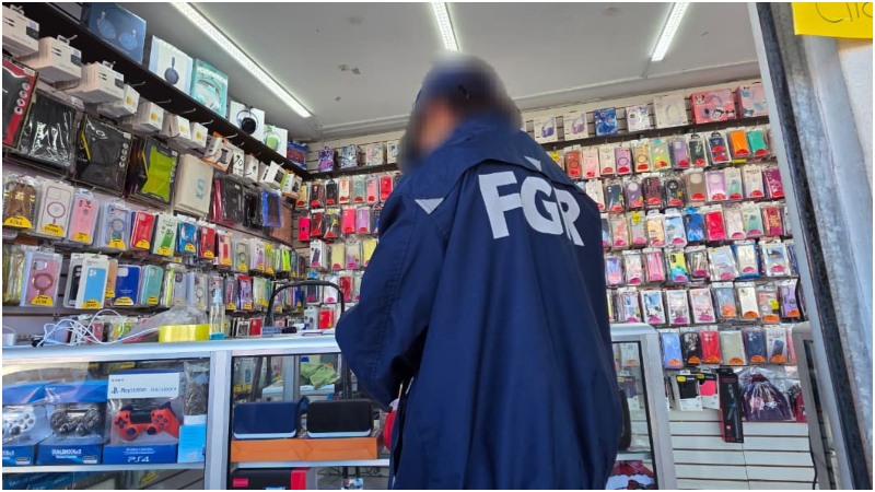 Allanamientos a negocios de compra y reparación de celulares dejan un capturado en La Libertad