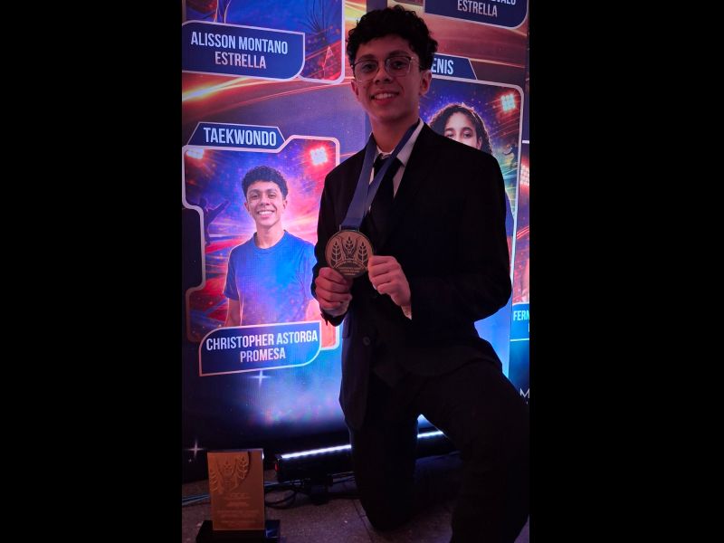 El taekwondoista Christopher Astorga, campeón mundial,fue la Promesa Masculina del Año. Foto: EDH Varinia Escalante