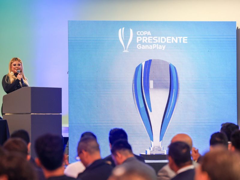 Copa Presidente Lanzamiento Trofeo