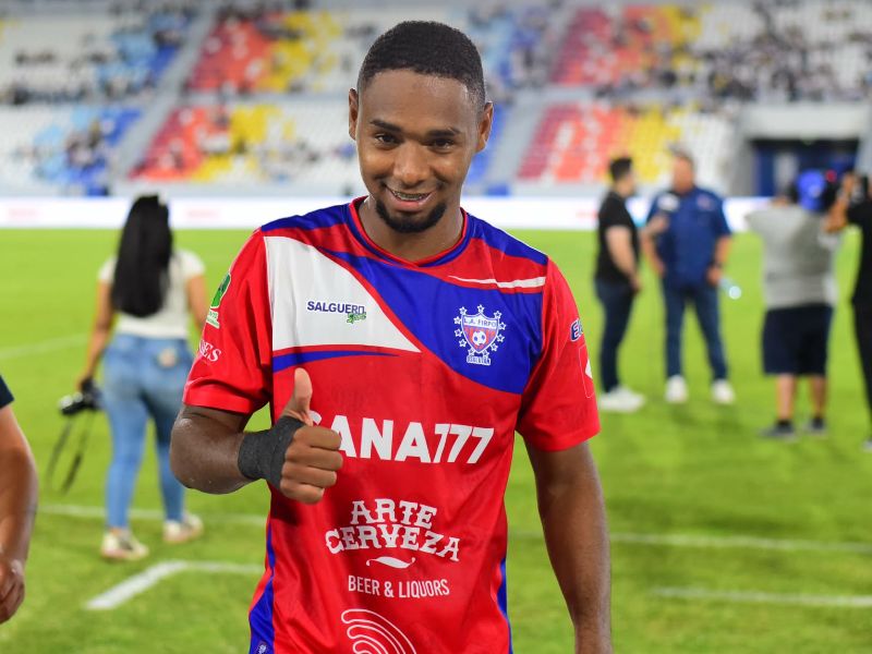 El delantero de Firpo, Cristian Gil, anotó doblete ante Alianza. Foto: EDH Emerson del Cid