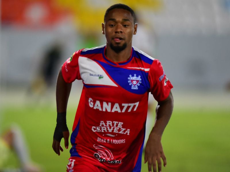 El delantero de Firpo, Cristian Gil, anotó doblete ante Alianza. Foto: EDH Emerson del Cid