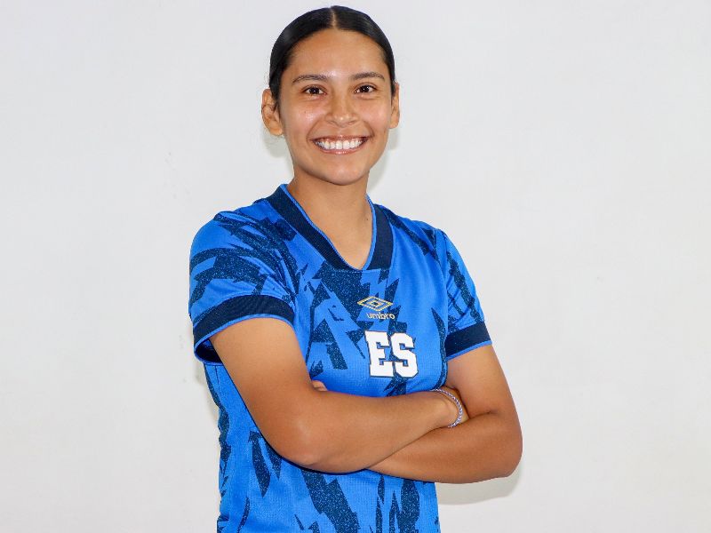 La jugadora Danya Gutiérrez, con la Selecta Femenina. Foto: Cortesía Fesfut/LaSelecta